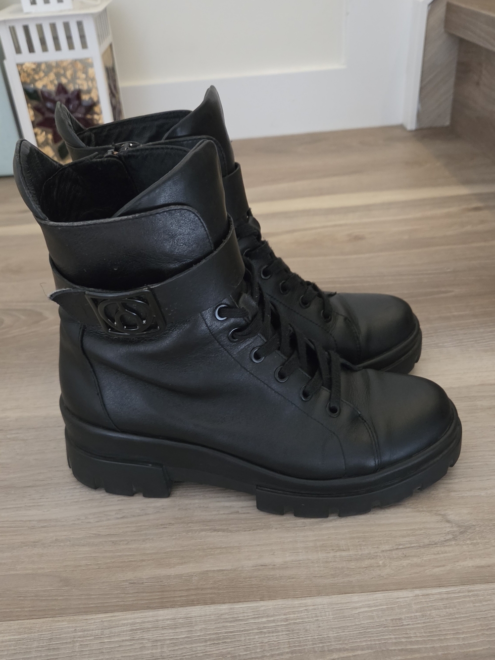 Wishbone Floria Women's Black Genuine Leather Combat Boots Size 8